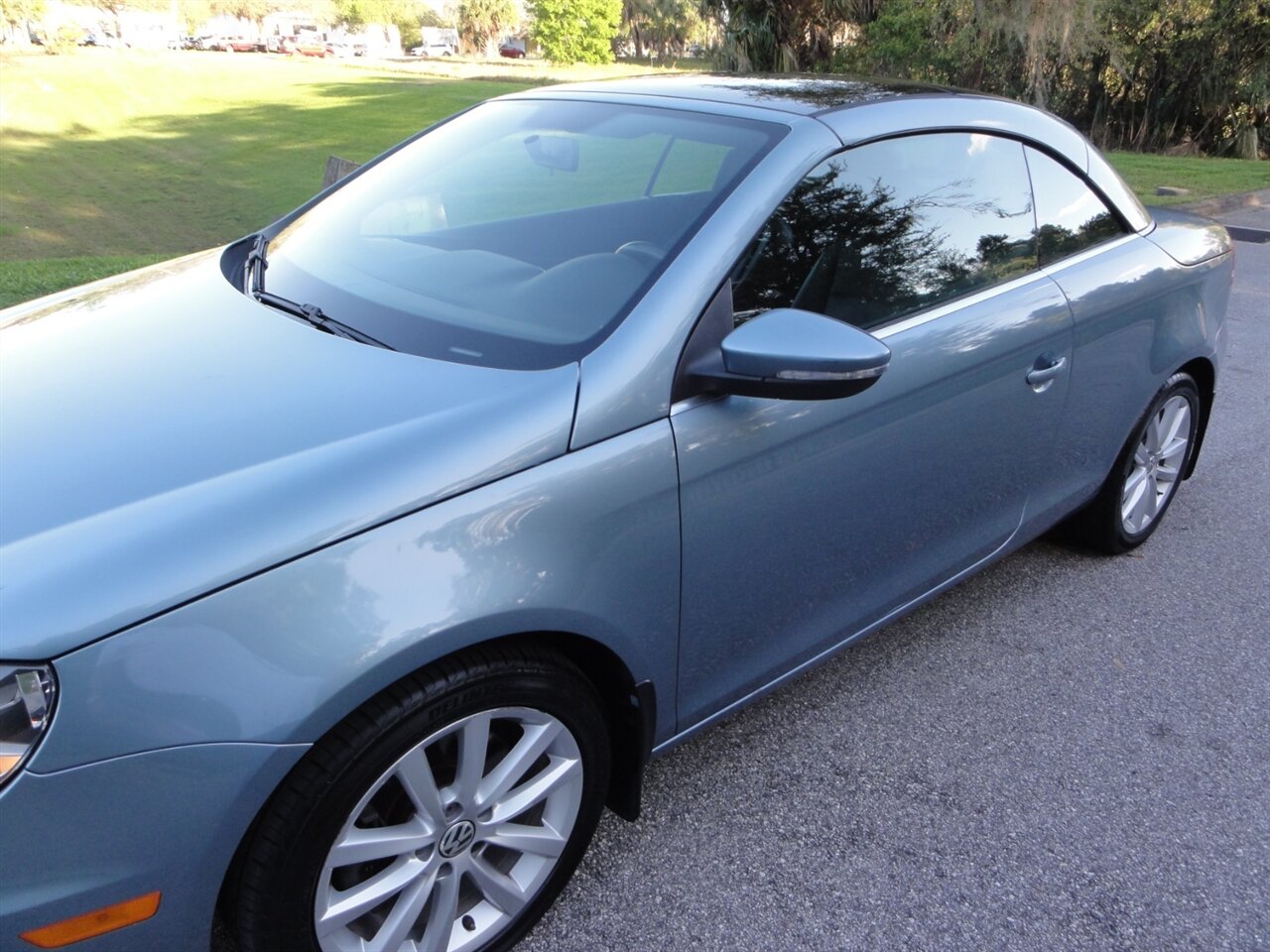 2012 Volkswagen Eos Komfort SULEV  Premium hard top convertible - Photo 13 - Deland, FL 32720