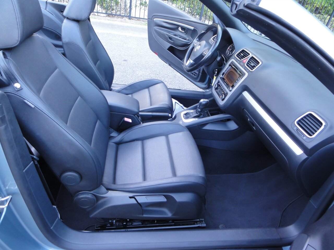 2012 Volkswagen Eos Komfort SULEV  Premium hard top convertible - Photo 44 - Deland, FL 32720