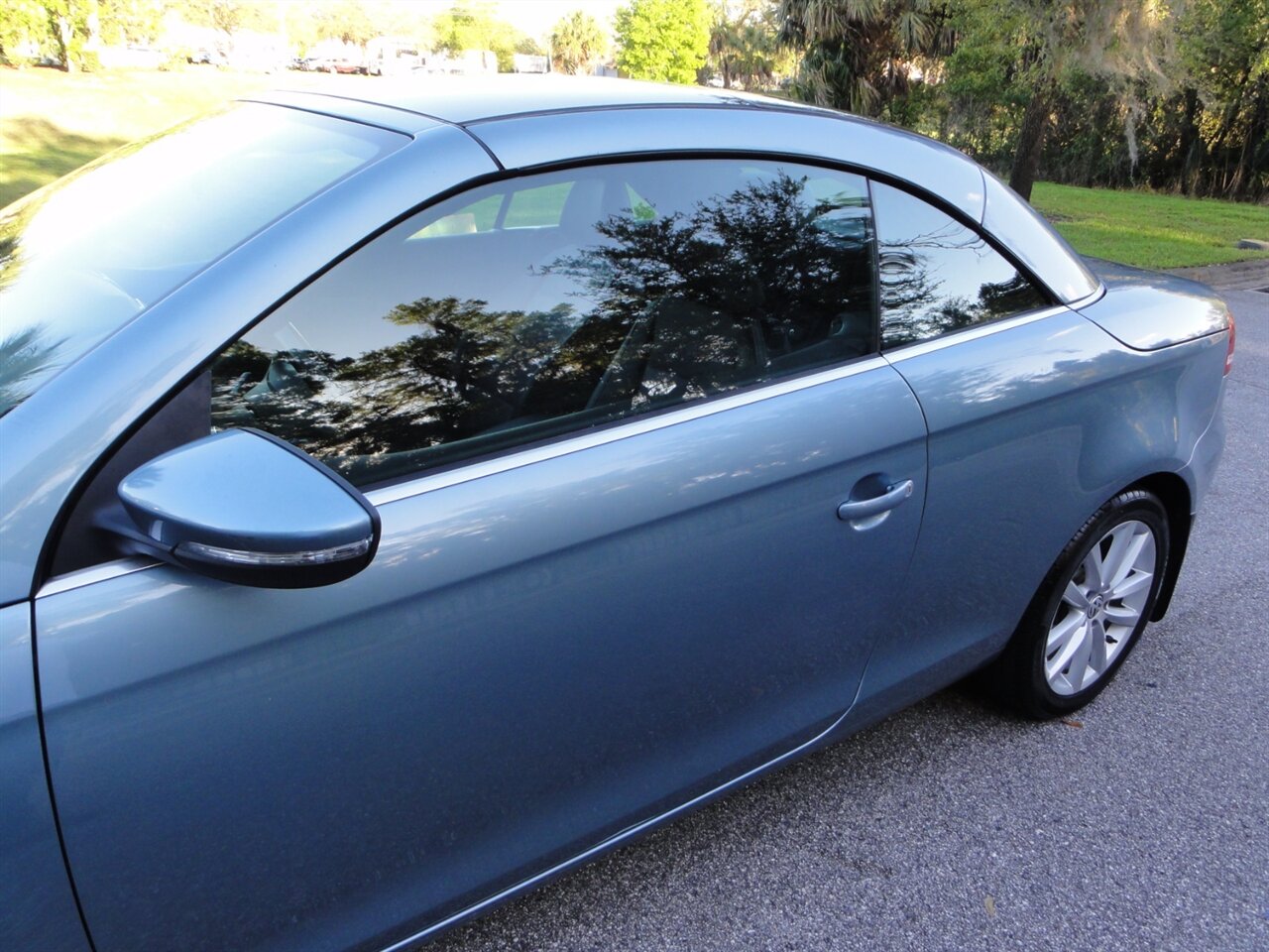 2012 Volkswagen Eos Komfort SULEV  Premium hard top convertible - Photo 15 - Deland, FL 32720