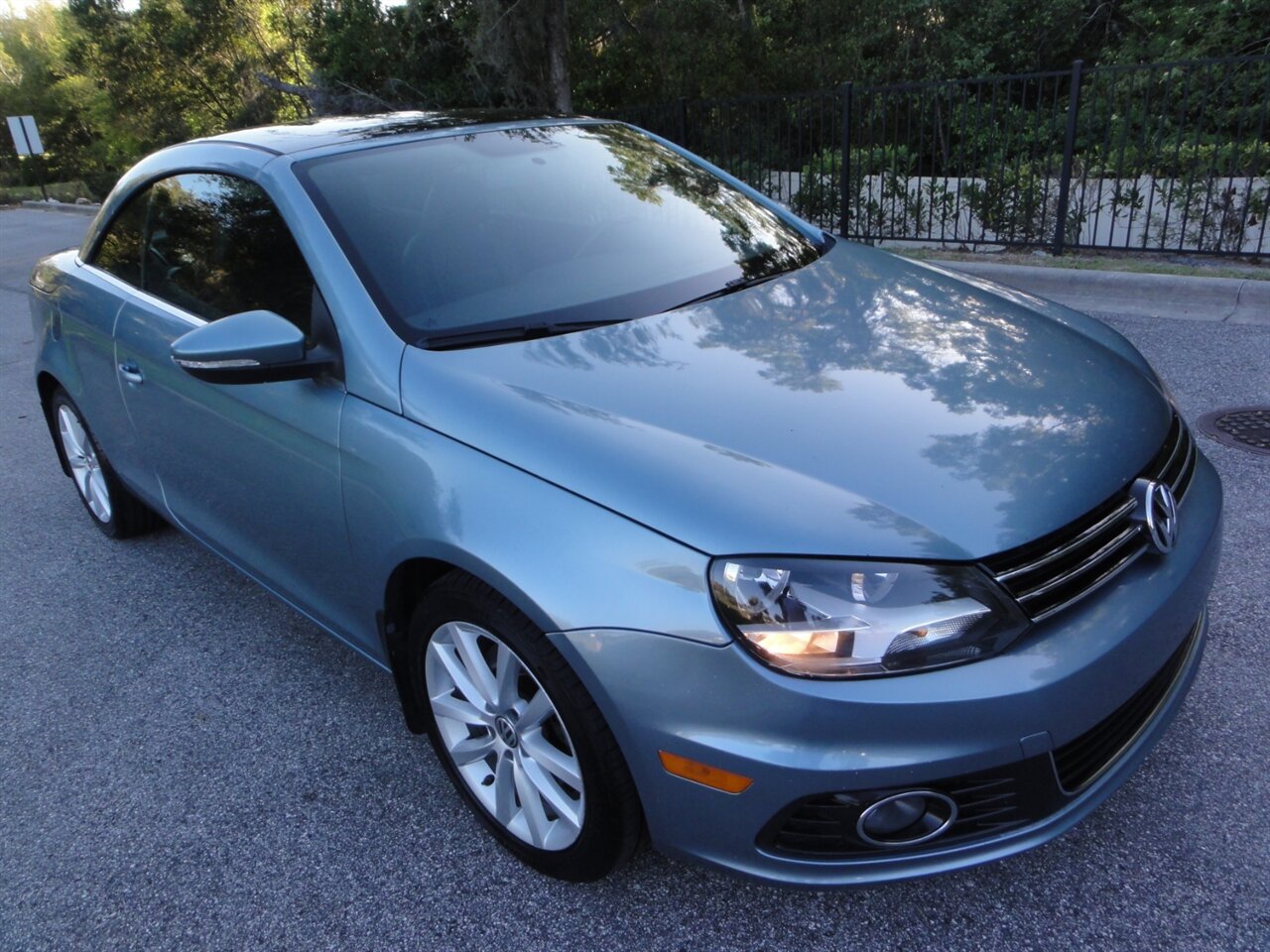 2012 Volkswagen Eos Komfort SULEV  Premium hard top convertible - Photo 5 - Deland, FL 32720