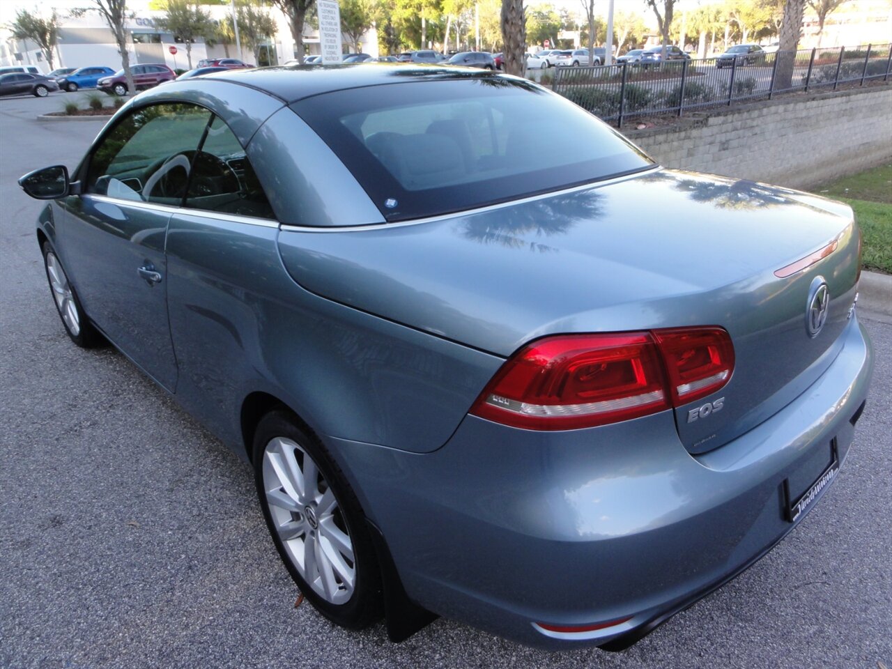 2012 Volkswagen Eos Komfort SULEV  Premium hard top convertible - Photo 8 - Deland, FL 32720