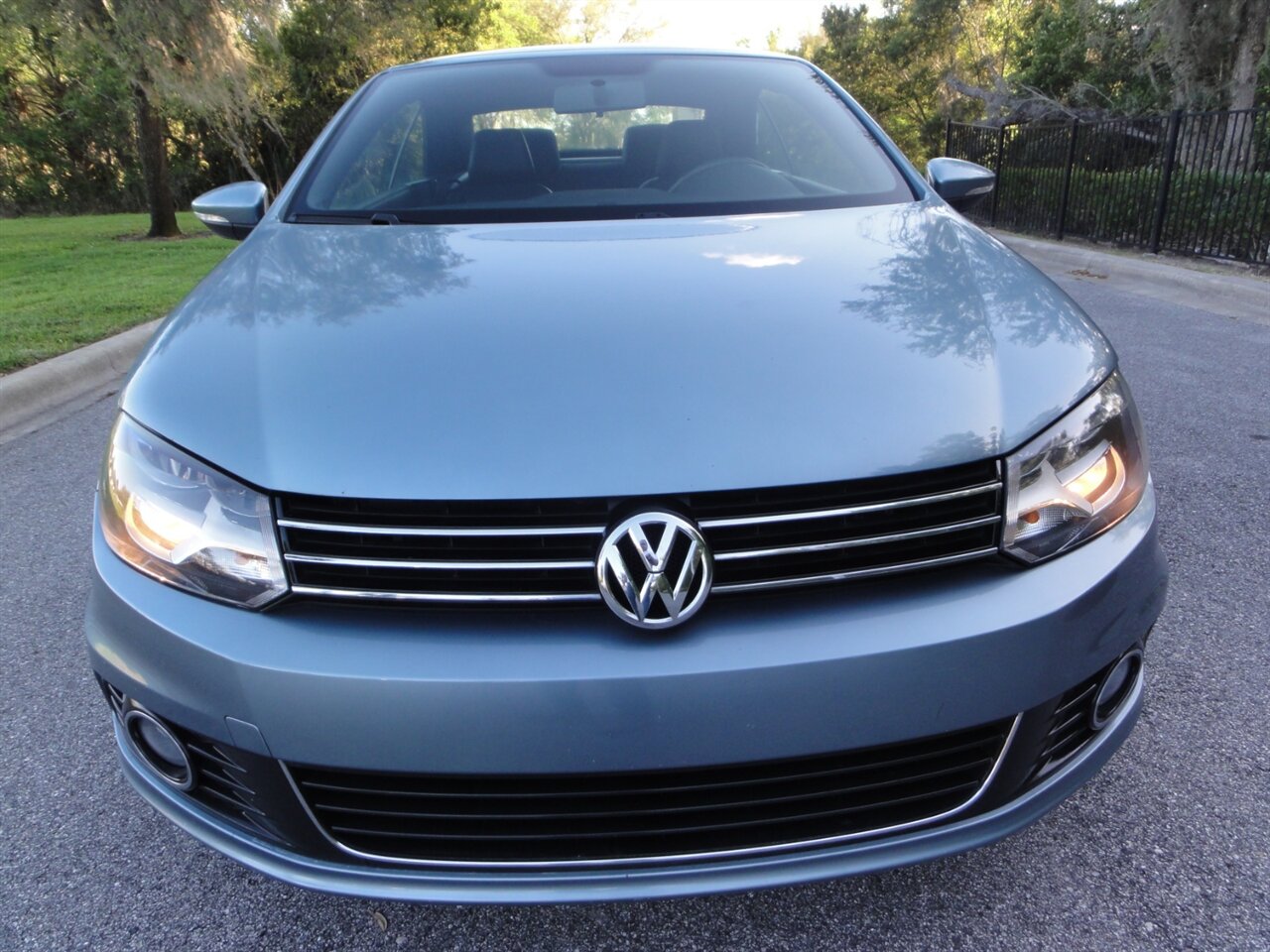 2012 Volkswagen Eos Komfort SULEV  Premium hard top convertible - Photo 9 - Deland, FL 32720