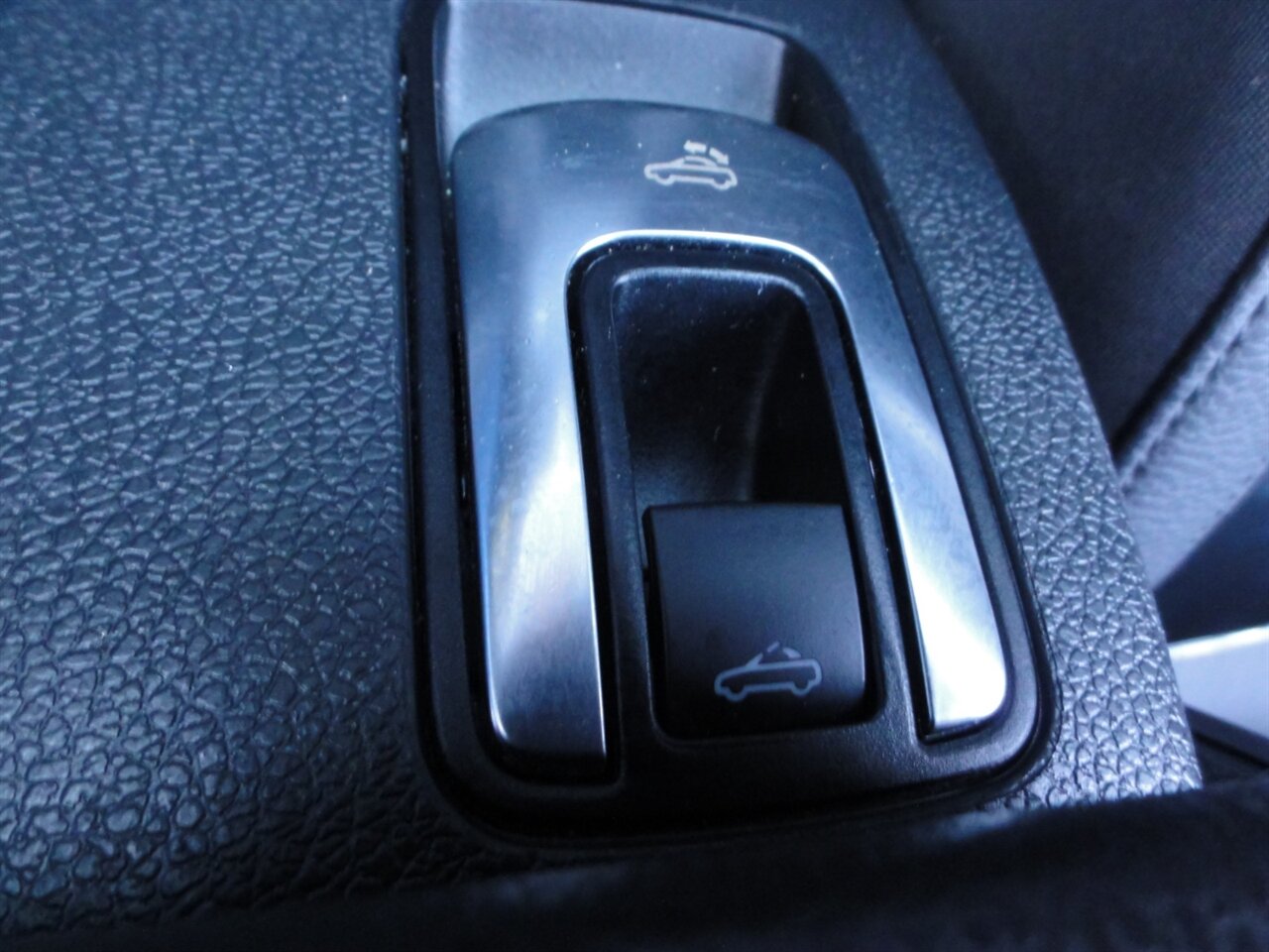 2012 Volkswagen Eos Komfort SULEV  Premium hard top convertible - Photo 57 - Deland, FL 32720