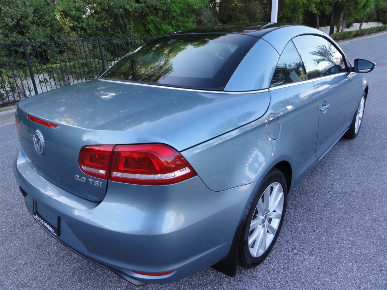 2012 Volkswagen Eos Komfort SULEV  Premium hard top convertible - Photo 7 - Deland, FL 32720