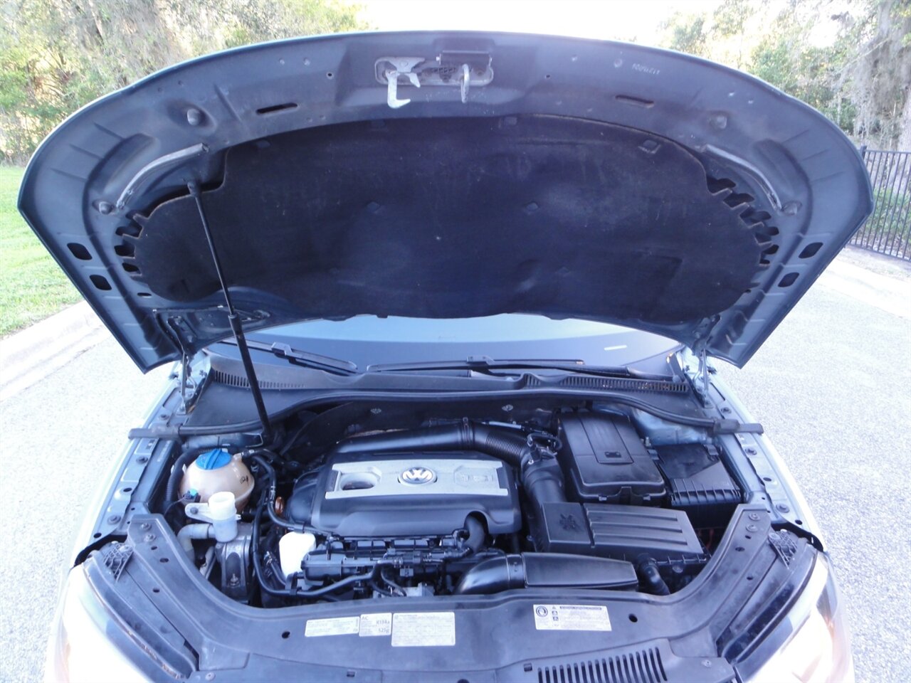 2012 Volkswagen Eos Komfort SULEV  Premium hard top convertible - Photo 35 - Deland, FL 32720