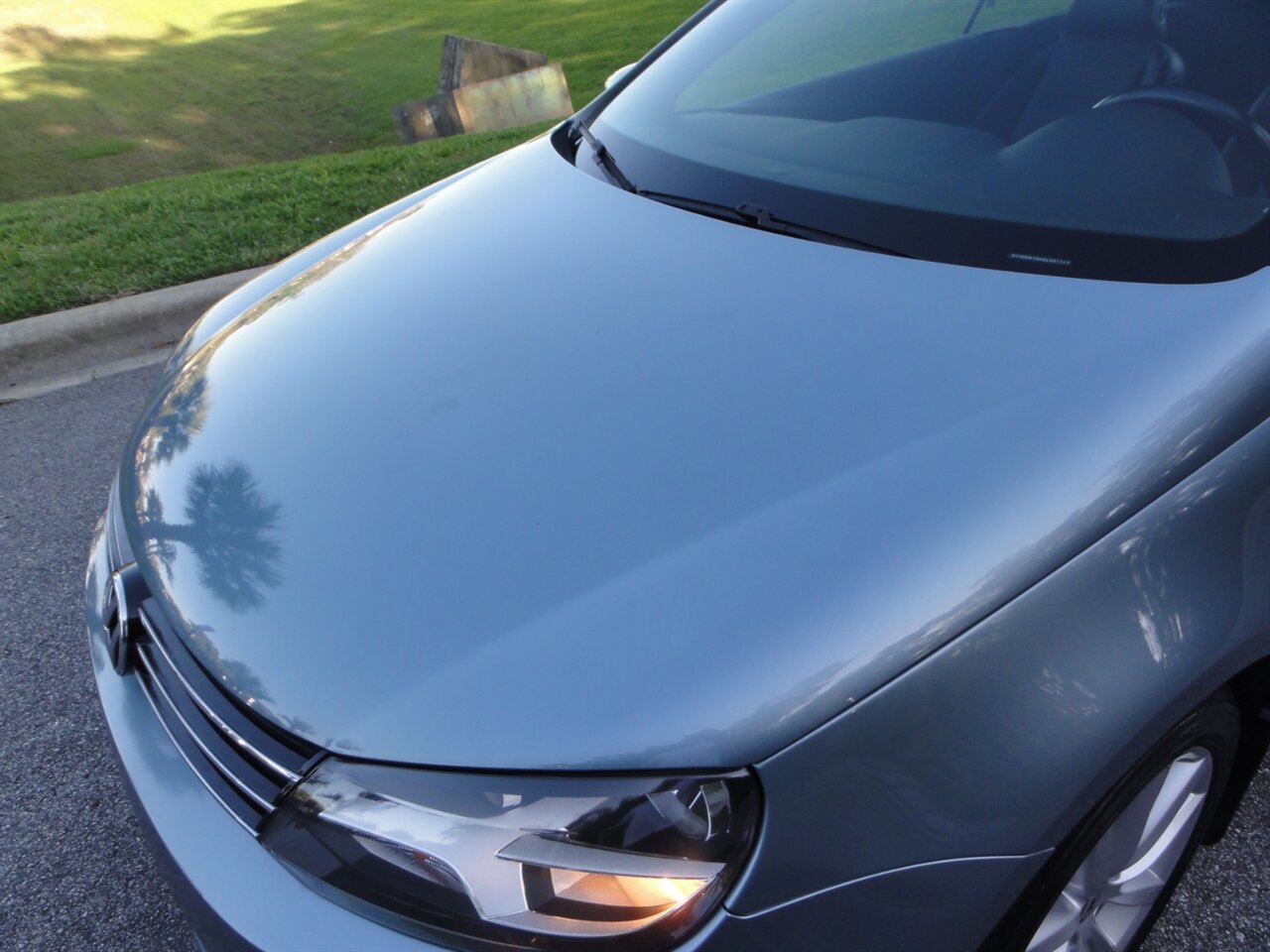 2012 Volkswagen Eos Komfort SULEV  Premium hard top convertible - Photo 25 - Deland, FL 32720