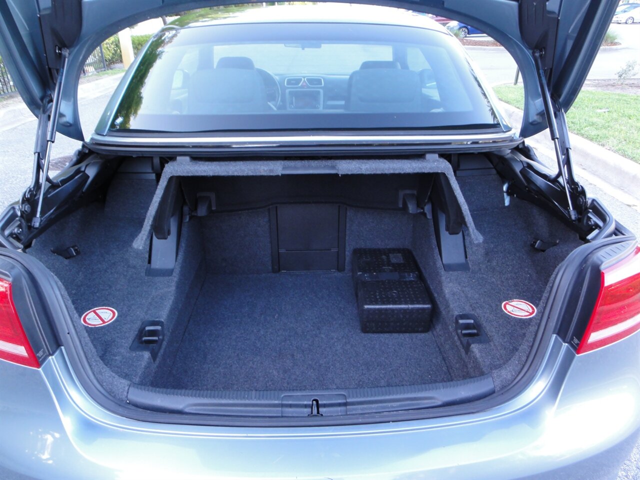 2012 Volkswagen Eos Komfort SULEV  Premium hard top convertible - Photo 32 - Deland, FL 32720