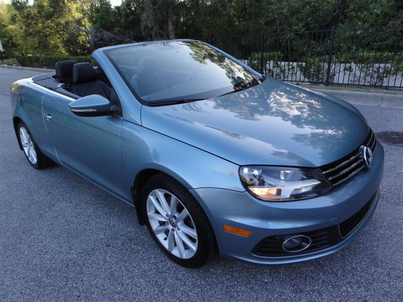 2012 Volkswagen Eos Komfort SULEV  Premium hard top convertible