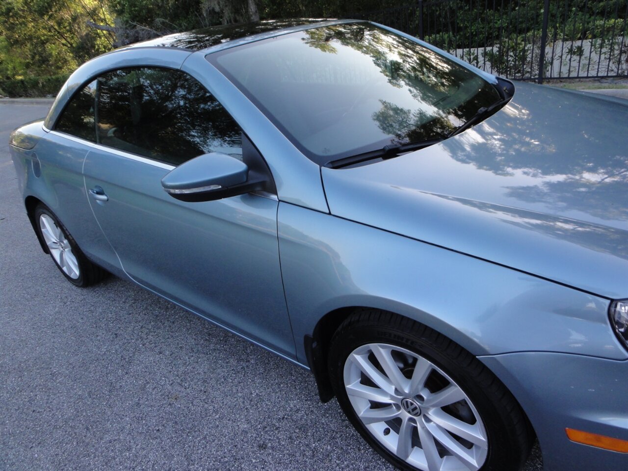 2012 Volkswagen Eos Komfort SULEV  Premium hard top convertible - Photo 12 - Deland, FL 32720