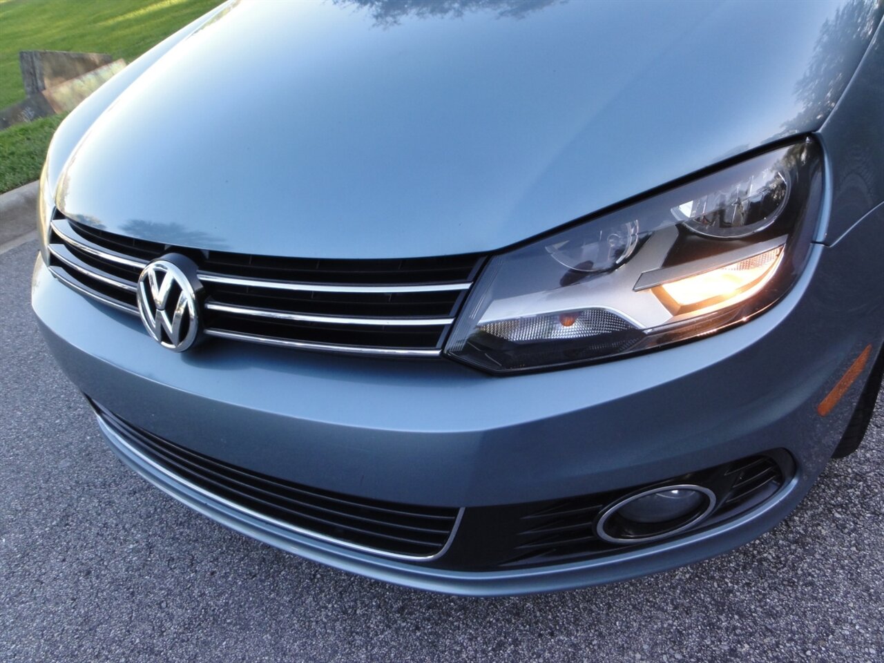 2012 Volkswagen Eos Komfort SULEV  Premium hard top convertible - Photo 10 - Deland, FL 32720
