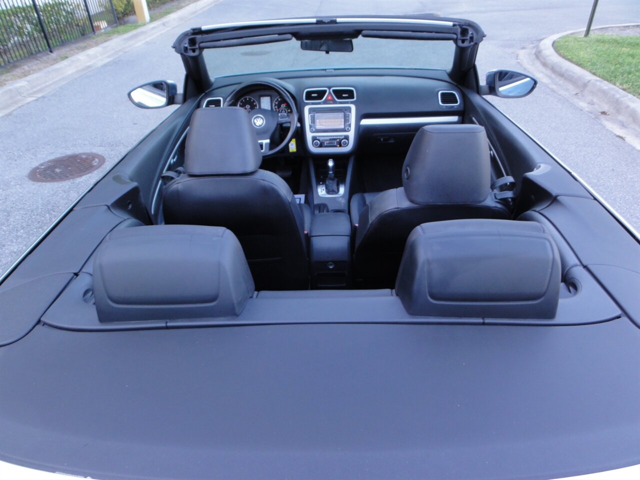 2012 Volkswagen Eos Komfort SULEV  Premium hard top convertible - Photo 42 - Deland, FL 32720
