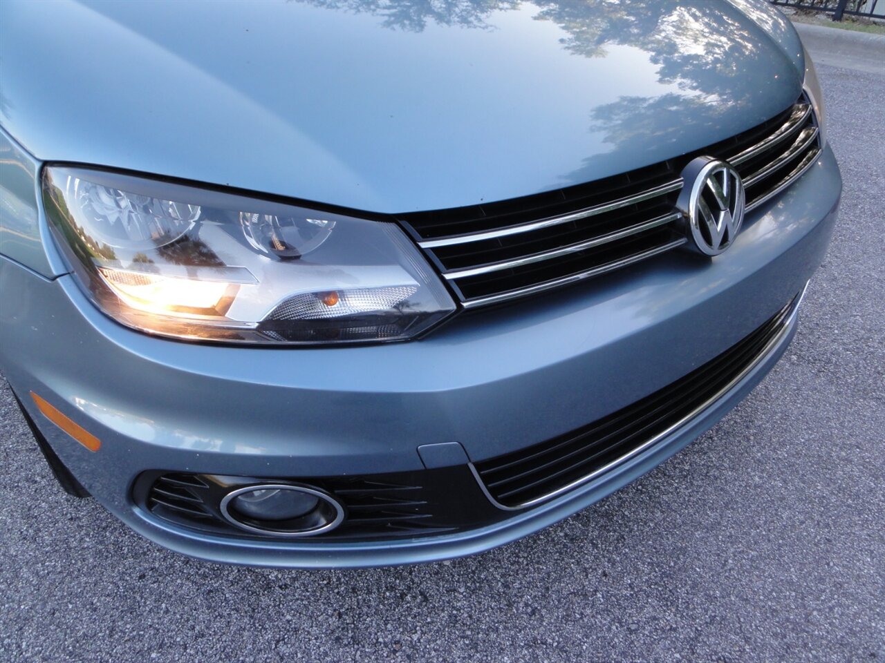 2012 Volkswagen Eos Komfort SULEV  Premium hard top convertible - Photo 11 - Deland, FL 32720