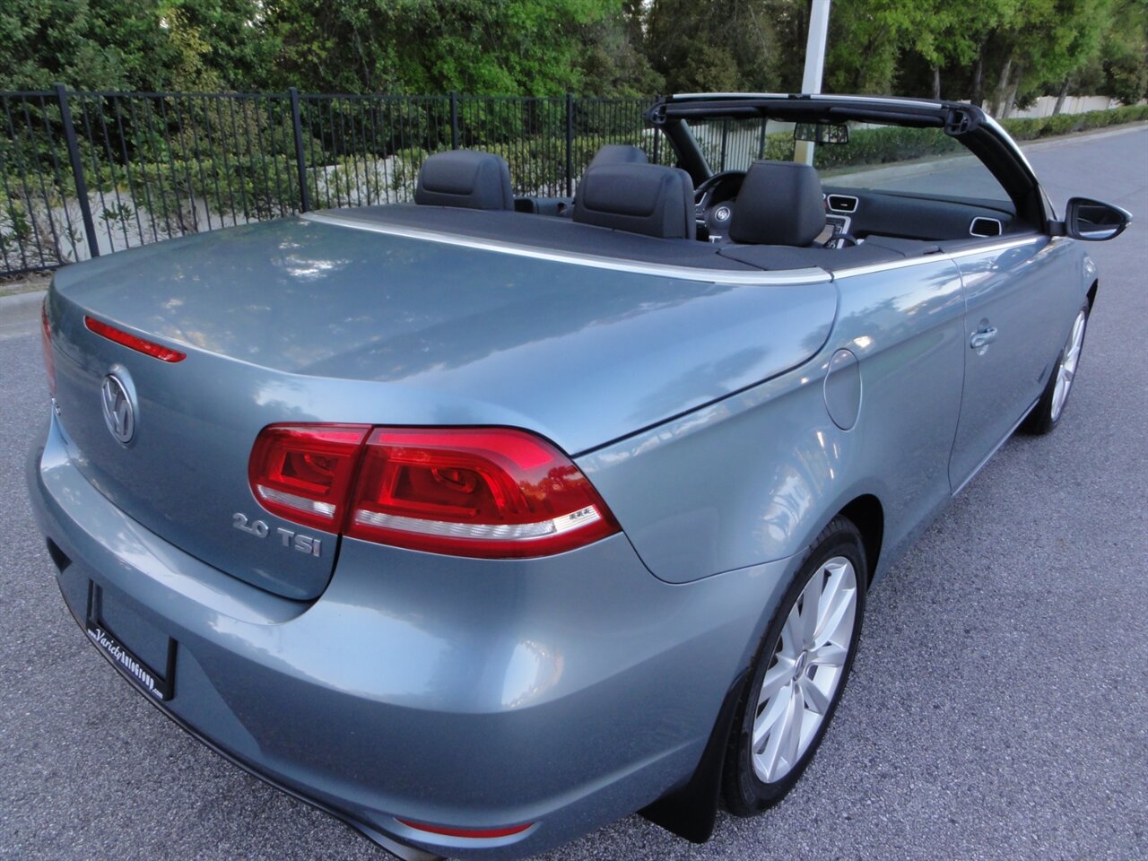 2012 Volkswagen Eos Komfort SULEV  Premium hard top convertible - Photo 4 - Deland, FL 32720