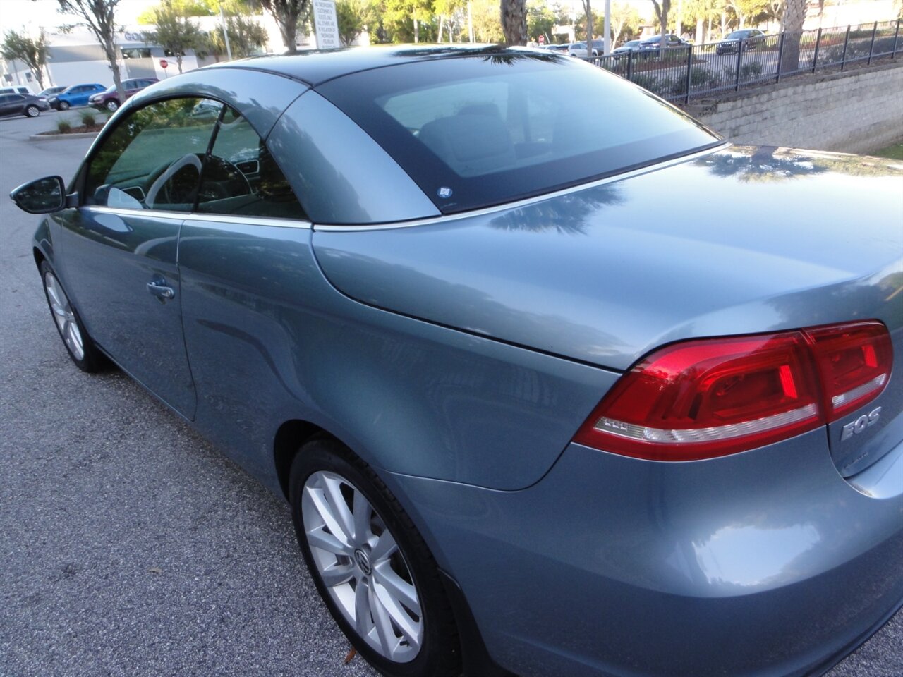 2012 Volkswagen Eos Komfort SULEV  Premium hard top convertible - Photo 16 - Deland, FL 32720