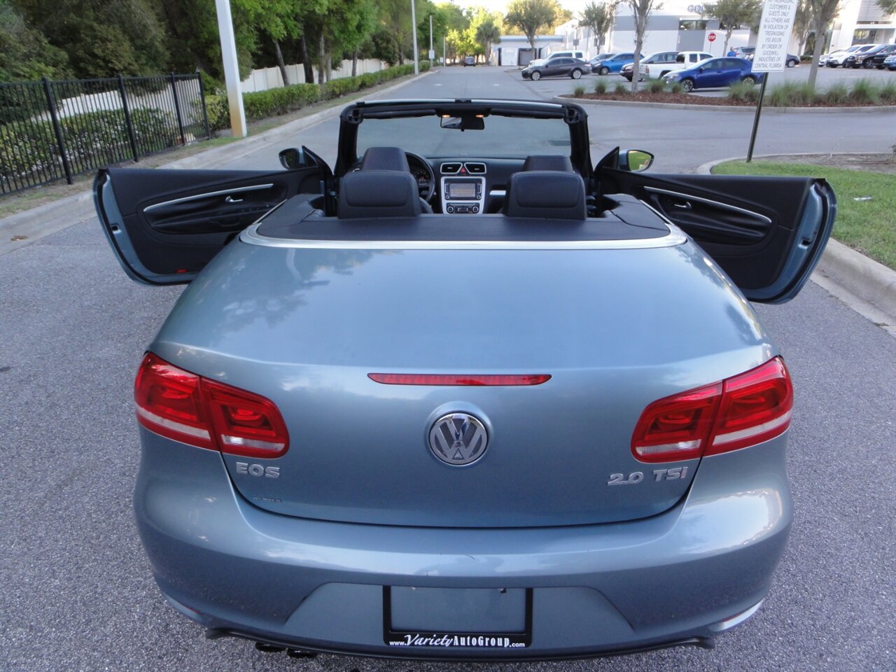 2012 Volkswagen Eos Komfort SULEV  Premium hard top convertible - Photo 18 - Deland, FL 32720