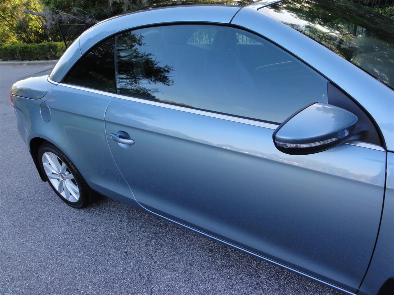 2012 Volkswagen Eos Komfort SULEV  Premium hard top convertible - Photo 14 - Deland, FL 32720