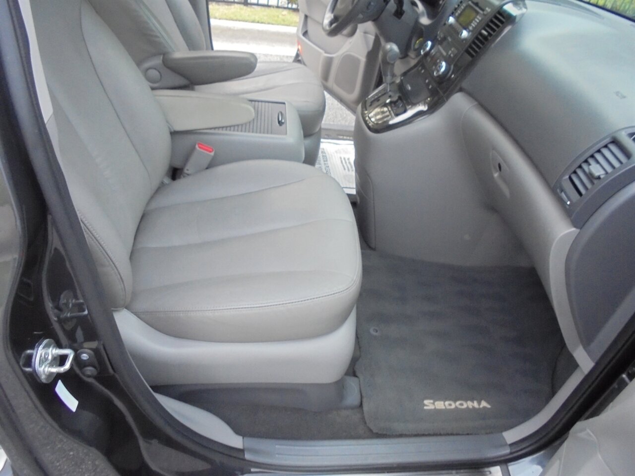 2014 Kia Sedona EX  Premium - Photo 41 - Deland, FL 32720