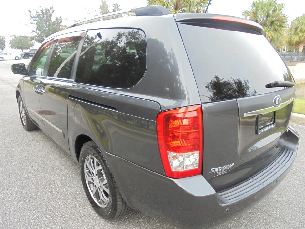 2014 Kia Sedona EX  Premium - Photo 3 - Deland, FL 32720