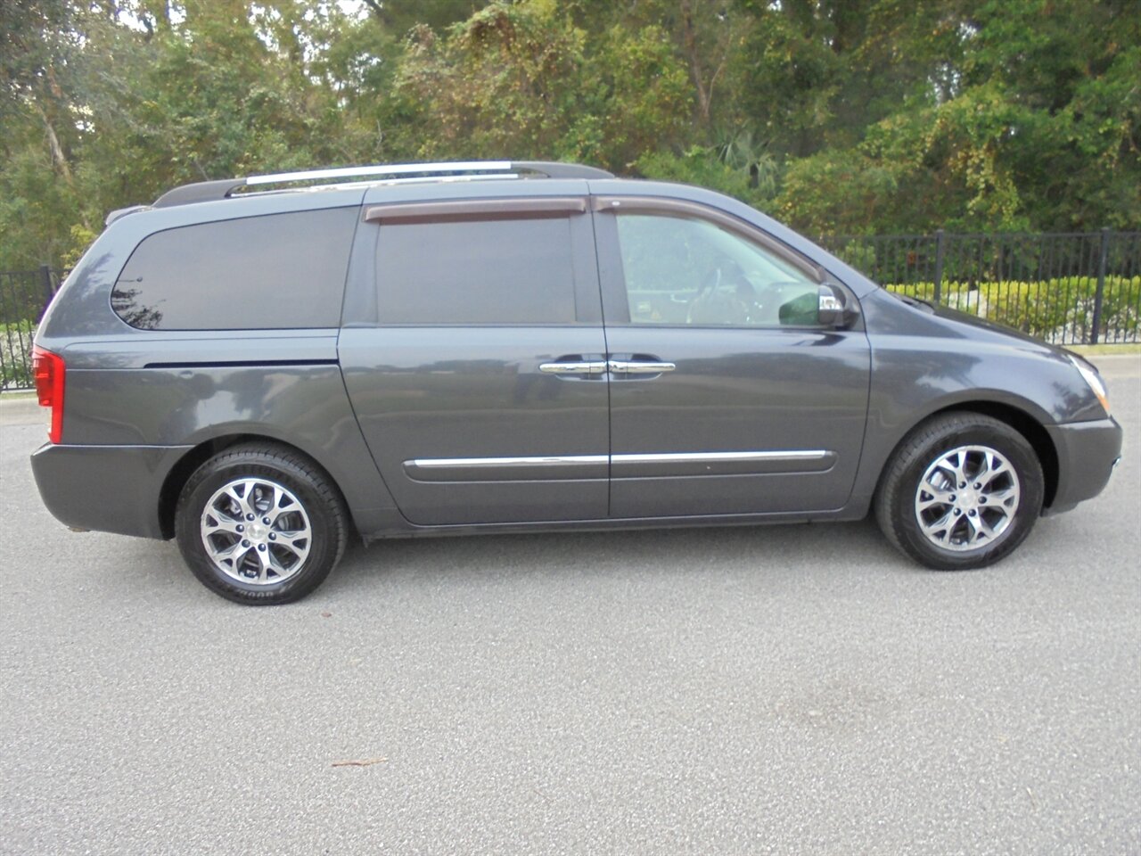 2014 Kia Sedona EX  Premium - Photo 16 - Deland, FL 32720