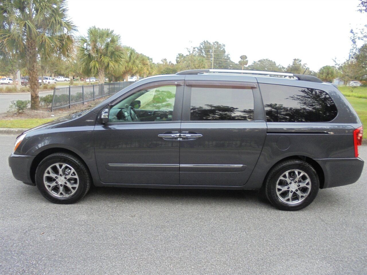 2014 Kia Sedona EX  Premium - Photo 17 - Deland, FL 32720