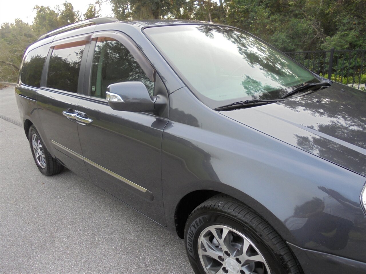 2014 Kia Sedona EX  Premium - Photo 9 - Deland, FL 32720