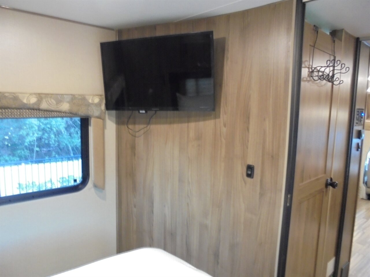 2016 Coachmen Freelander 29KS   - Photo 77 - Deland, FL 32720