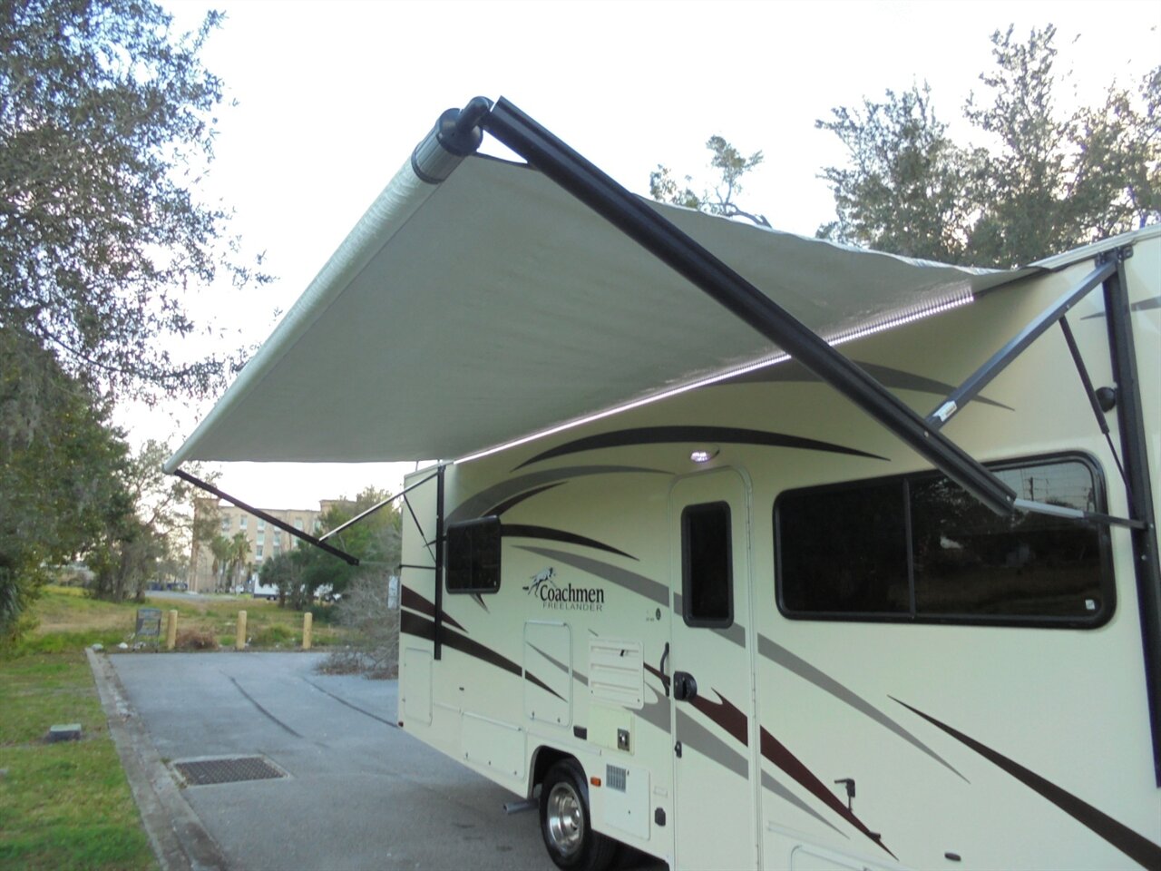 2016 Coachmen Freelander 29KS   - Photo 43 - Deland, FL 32720