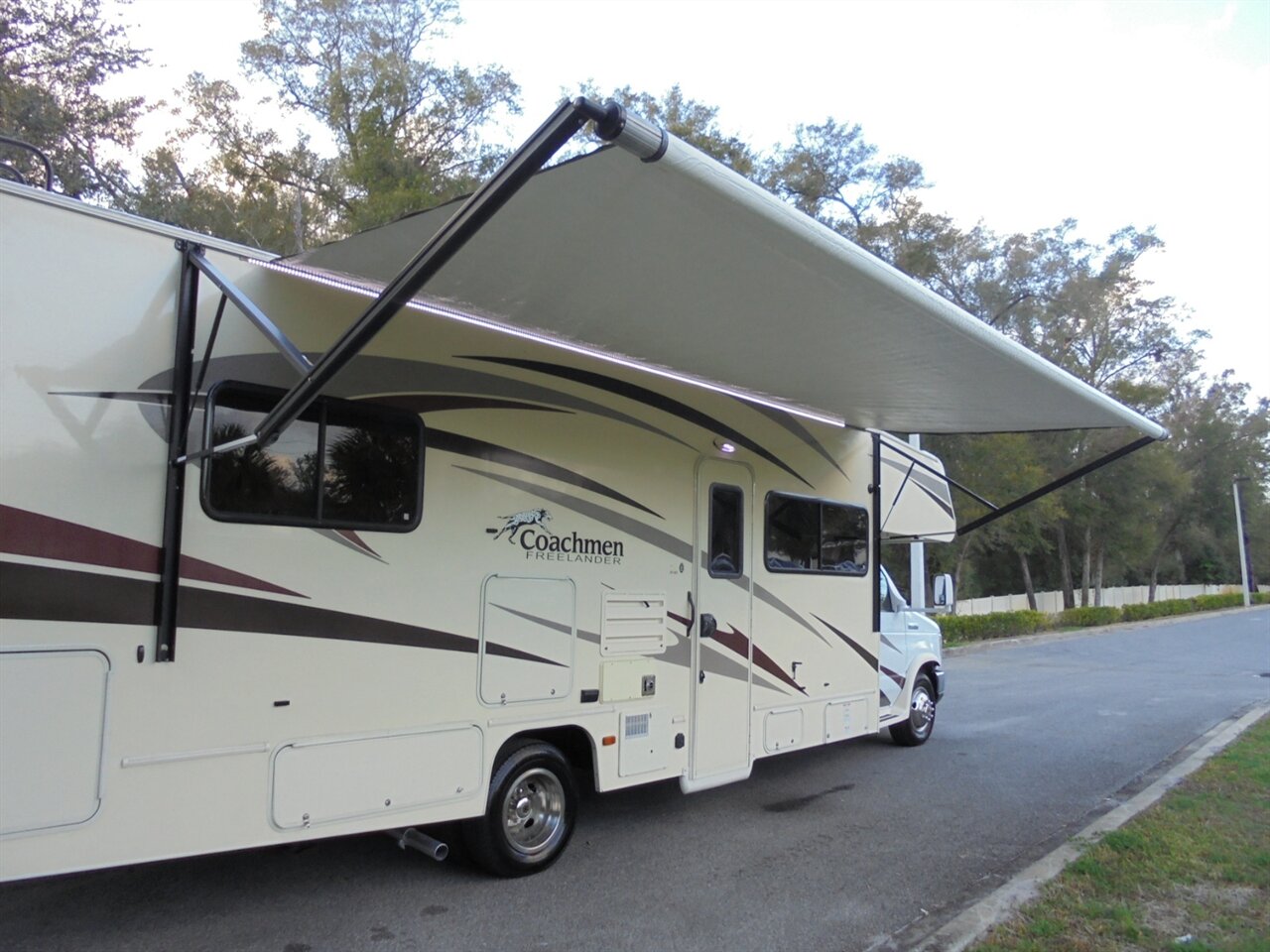 2016 Coachmen Freelander 29KS   - Photo 45 - Deland, FL 32720