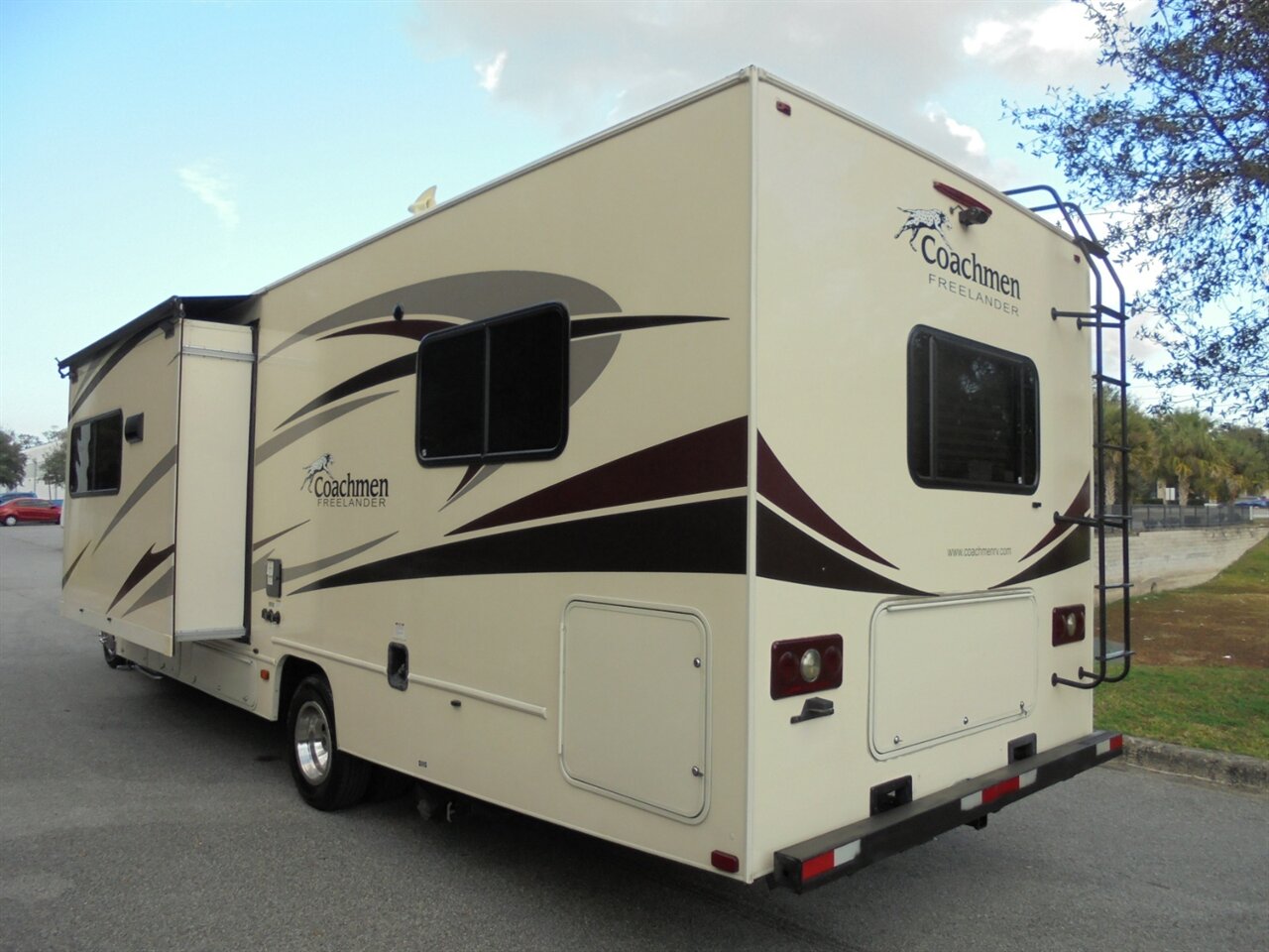 2016 Coachmen Freelander 29KS   - Photo 10 - Deland, FL 32720