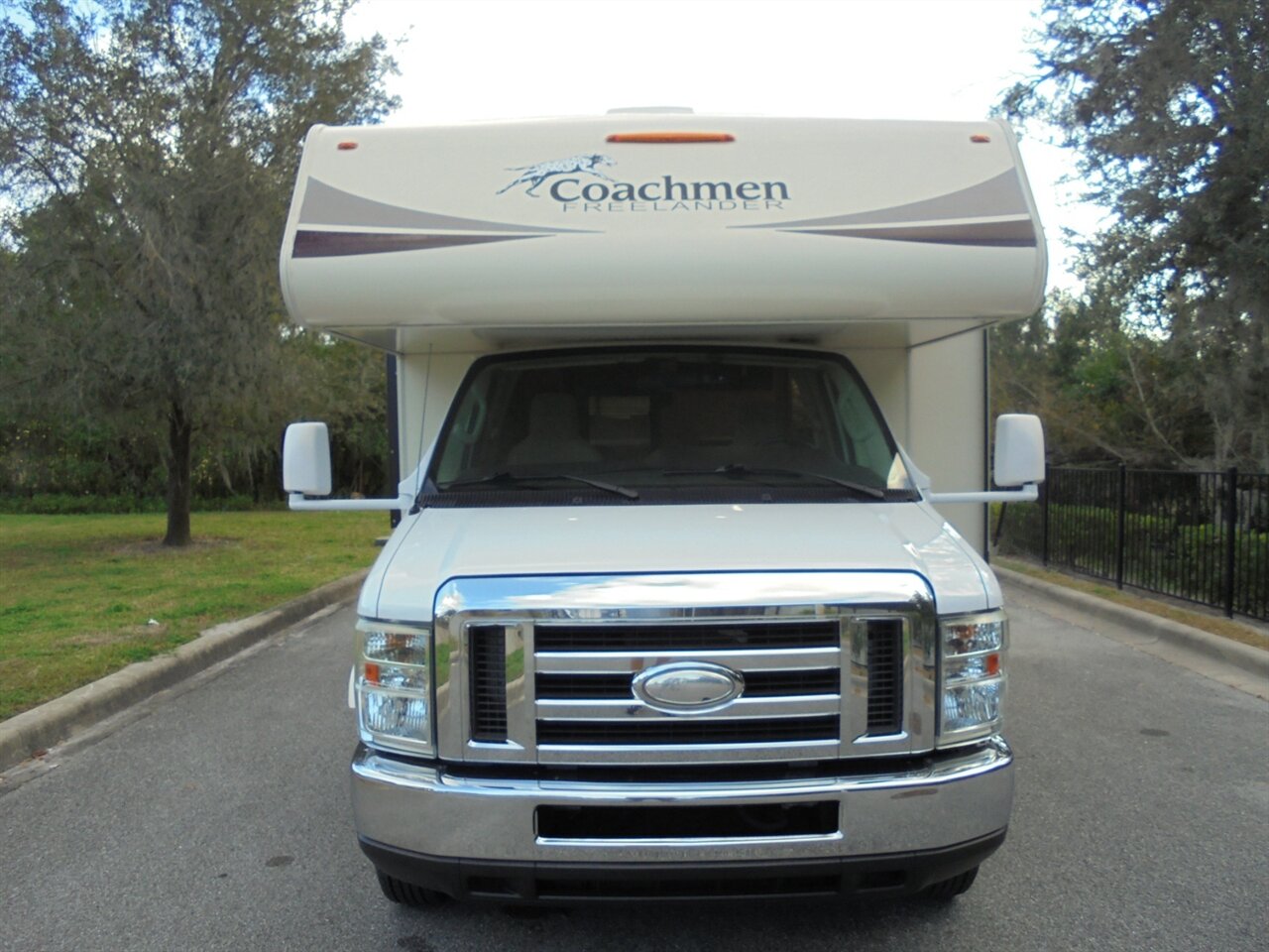 2016 Coachmen Freelander 29KS   - Photo 4 - Deland, FL 32720