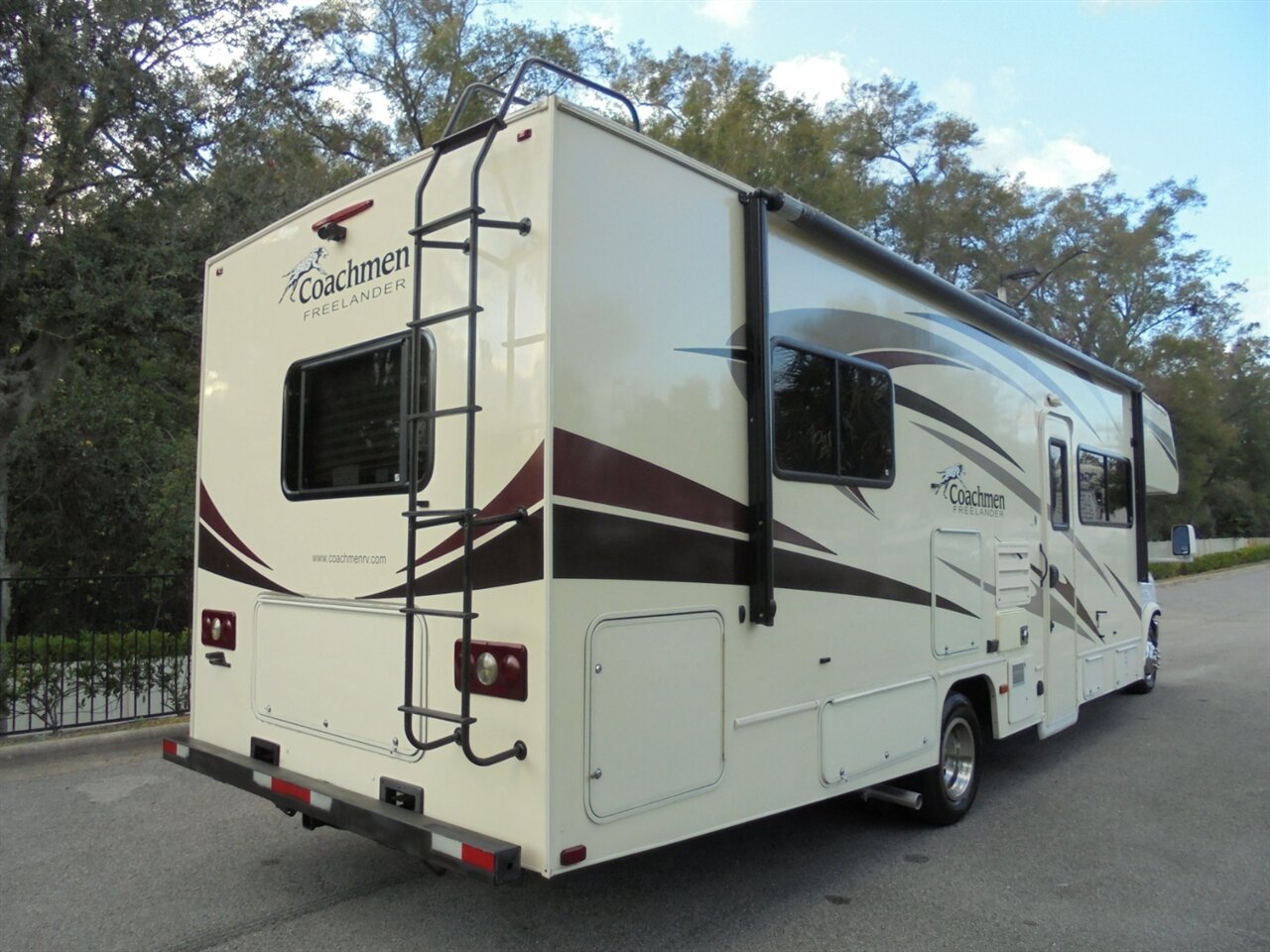 2016 Coachmen Freelander 29KS   - Photo 11 - Deland, FL 32720