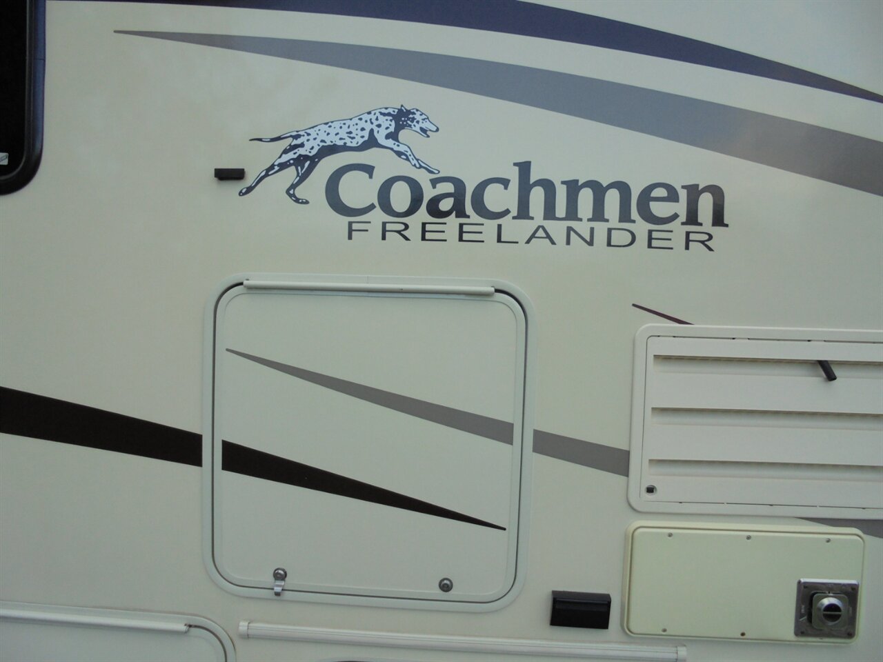 2016 Coachmen Freelander 29KS   - Photo 24 - Deland, FL 32720