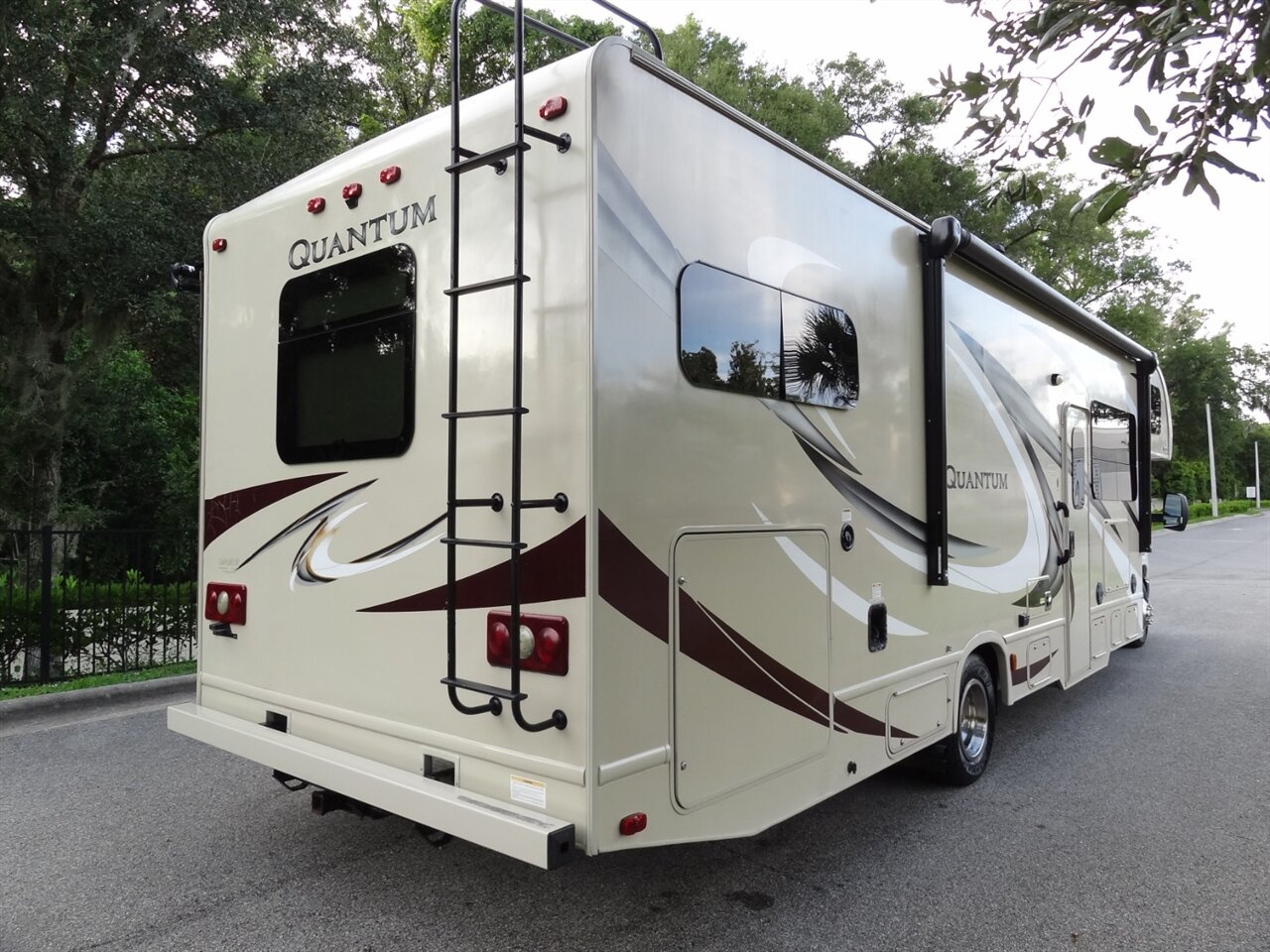 2017 Thor Quantum LF31   - Photo 11 - Deland, FL 32720