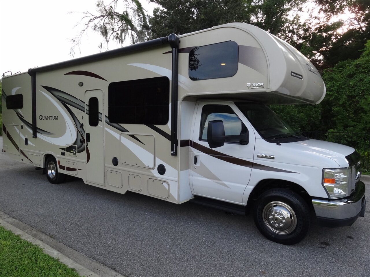 2017 Thor Quantum LF31   - Photo 4 - Deland, FL 32720