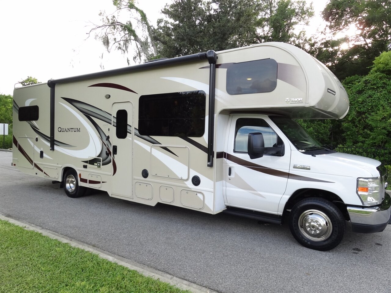 2017 Thor Quantum LF31   - Photo 8 - Deland, FL 32720