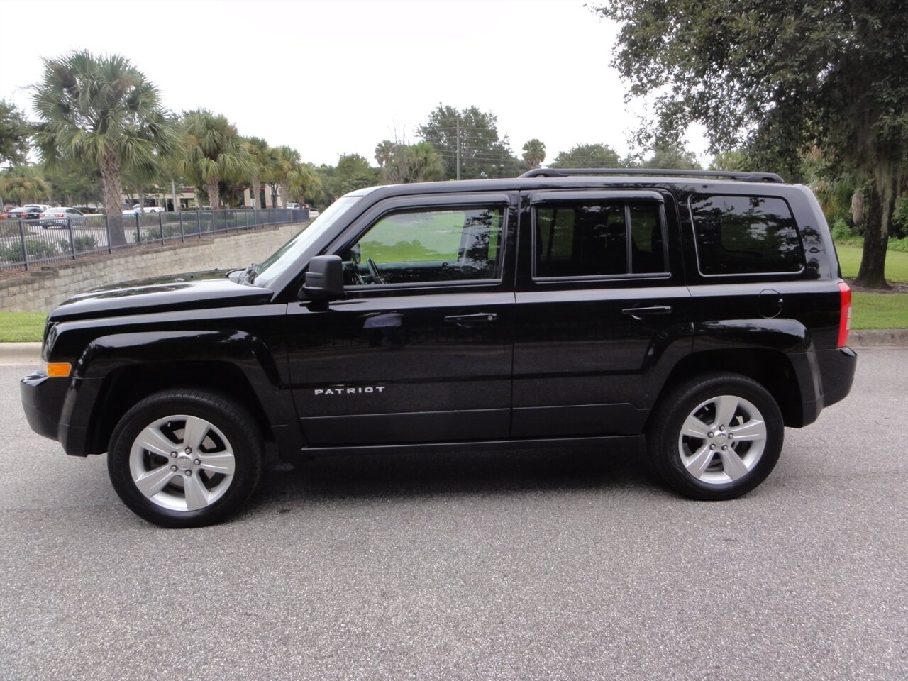2014 Jeep Patriot Latitude 4x4 - Photo 16 - Deland, FL 32720