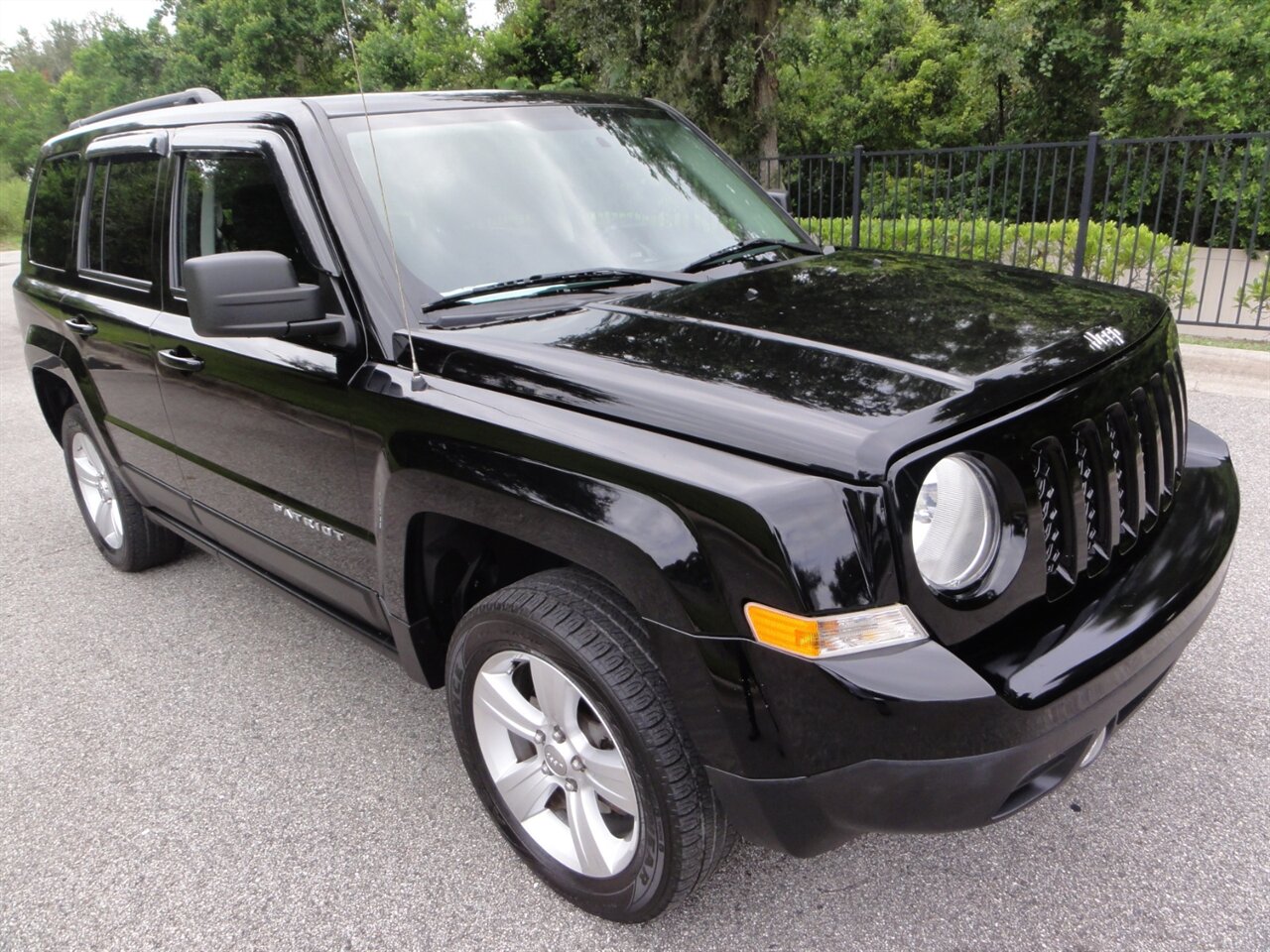 2014 Jeep Patriot Latitude  4x4 - Photo 1 - Deland, FL 32720