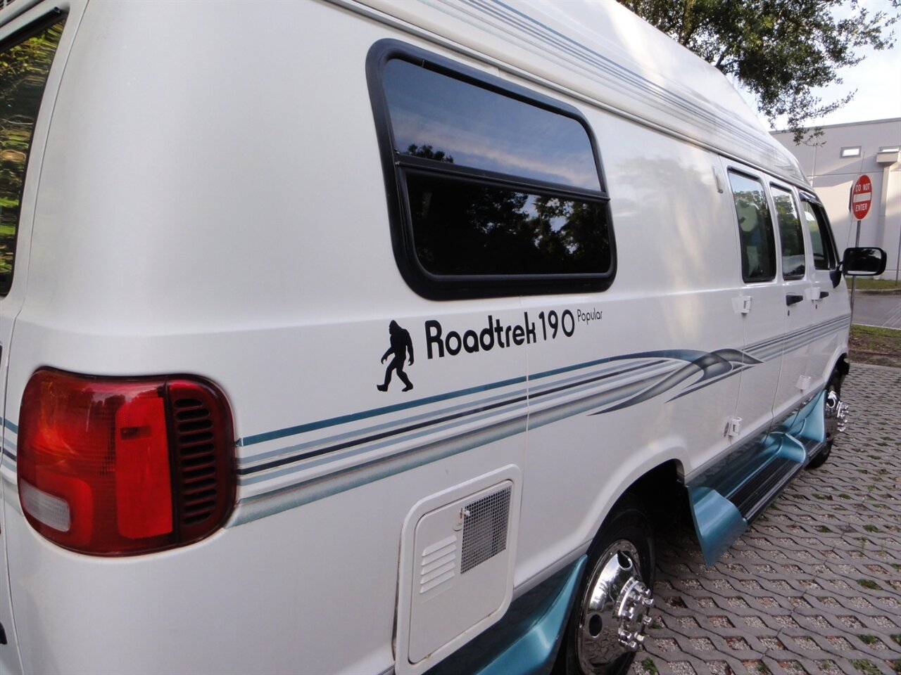 1997 Dodge Ram Van 3500 ROADTREK MH - Photo 15 - Deland, FL 32720