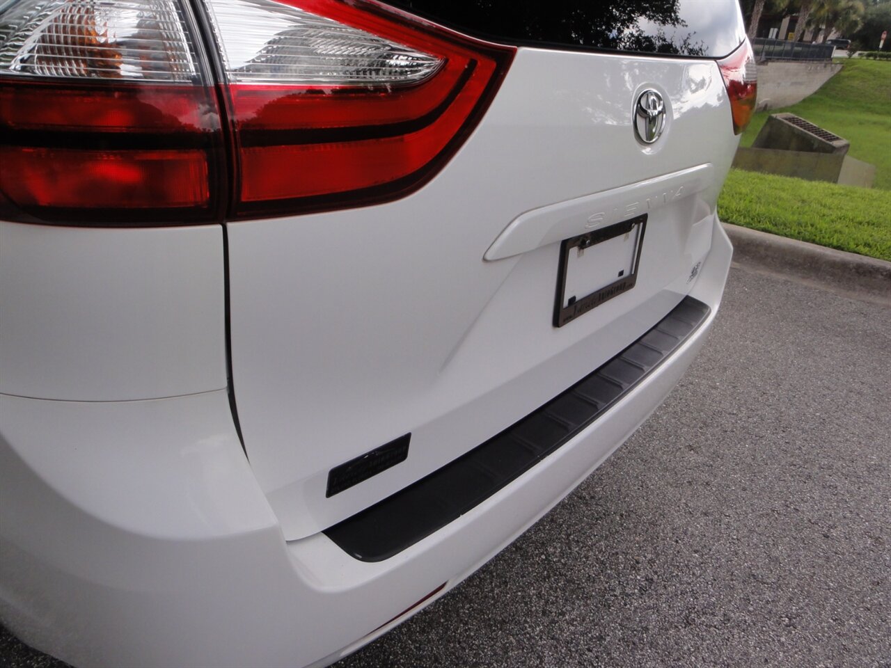 2016 Toyota Sienna LE 7-Passenger All Wheel Drive - Photo 21 - Deland, FL 32720