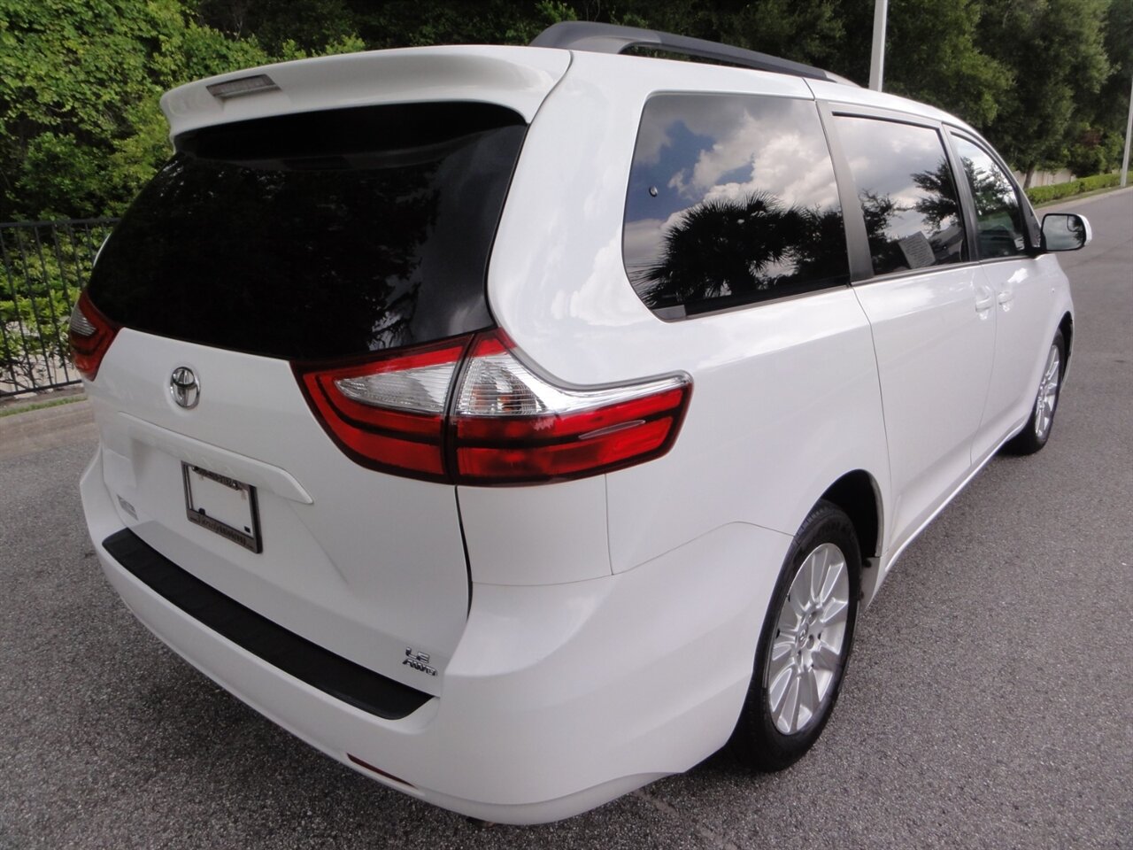 2016 Toyota Sienna LE 7-Passenger All Wheel Drive - Photo 3 - Deland, FL 32720