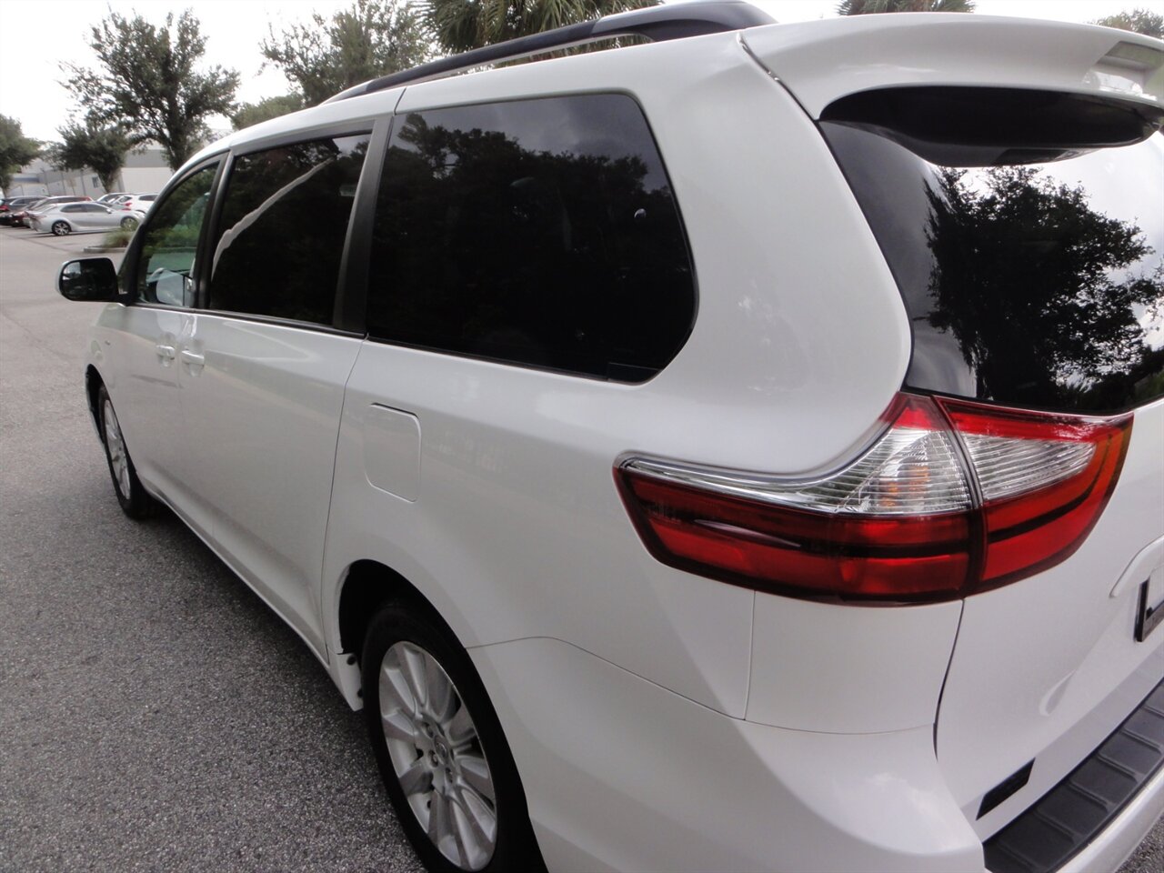 2016 Toyota Sienna LE 7-Passenger All Wheel Drive - Photo 12 - Deland, FL 32720