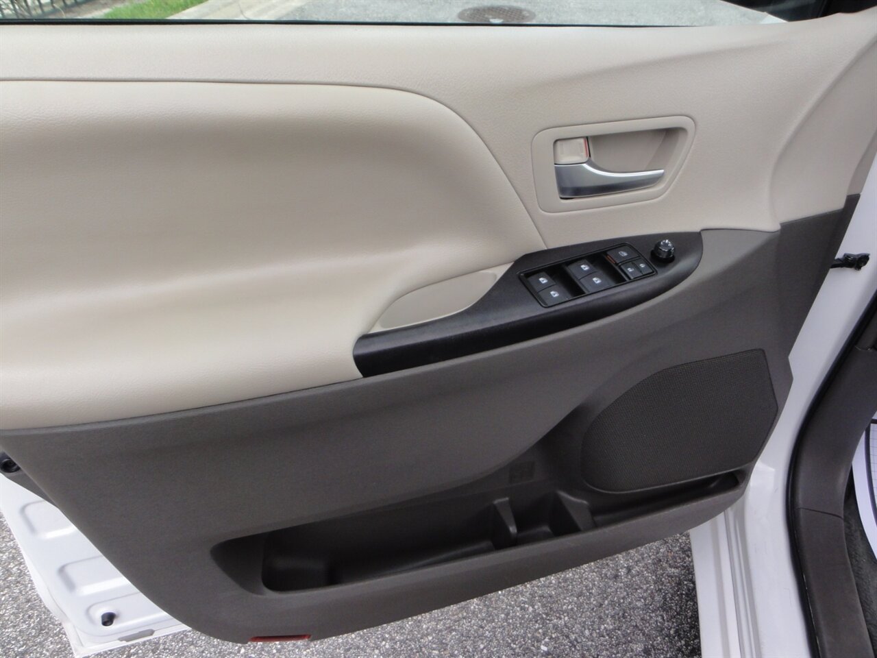 2016 Toyota Sienna LE 7-Passenger All Wheel Drive - Photo 26 - Deland, FL 32720