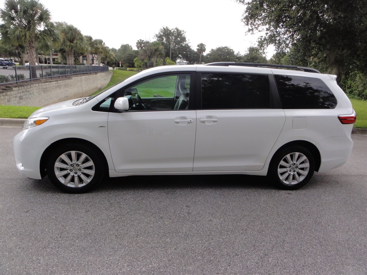 2016 Toyota Sienna LE 7-Passenger All Wheel Drive - Photo 16 - Deland, FL 32720