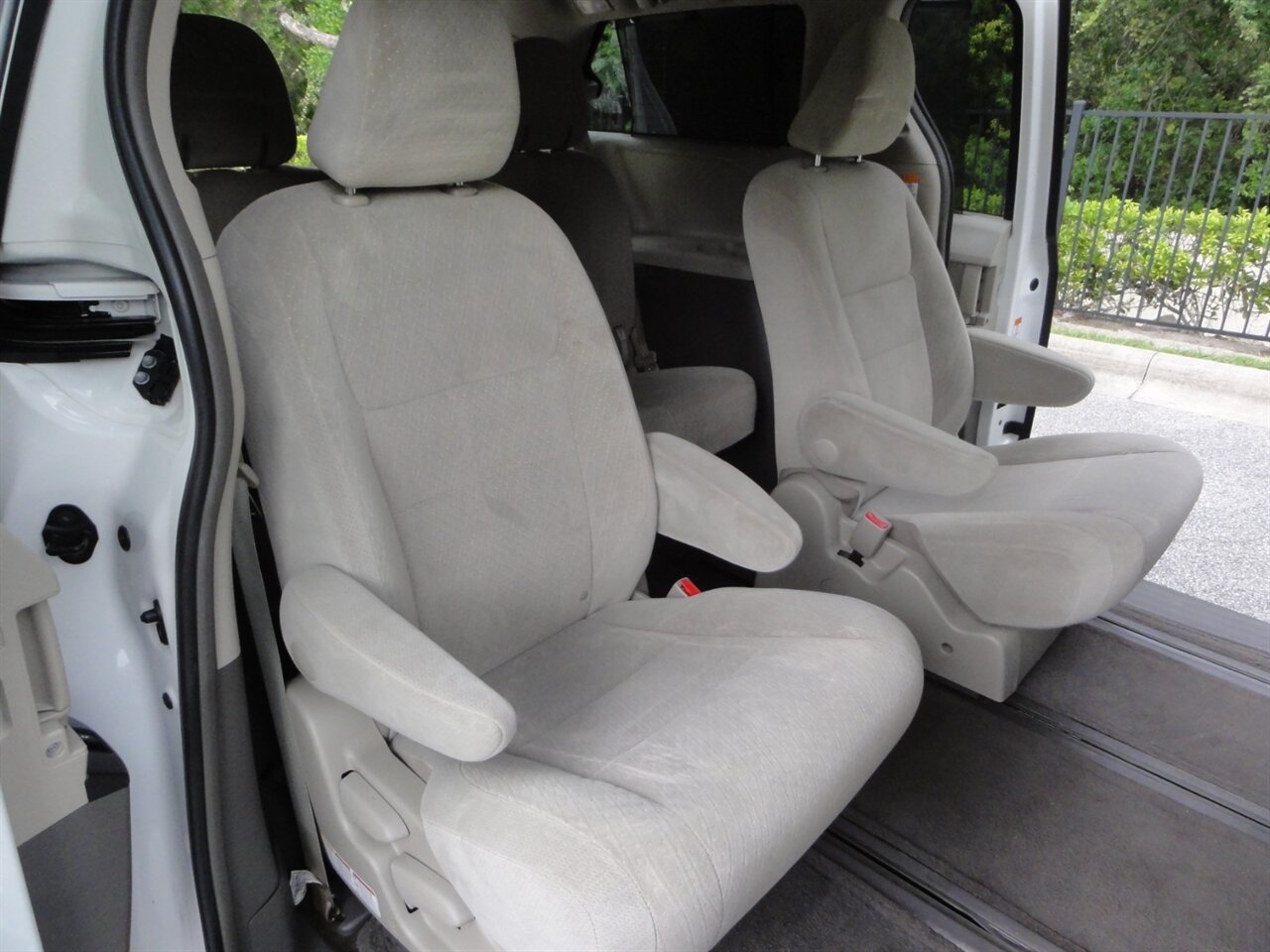 2016 Toyota Sienna LE 7-Passenger All Wheel Drive - Photo 35 - Deland, FL 32720