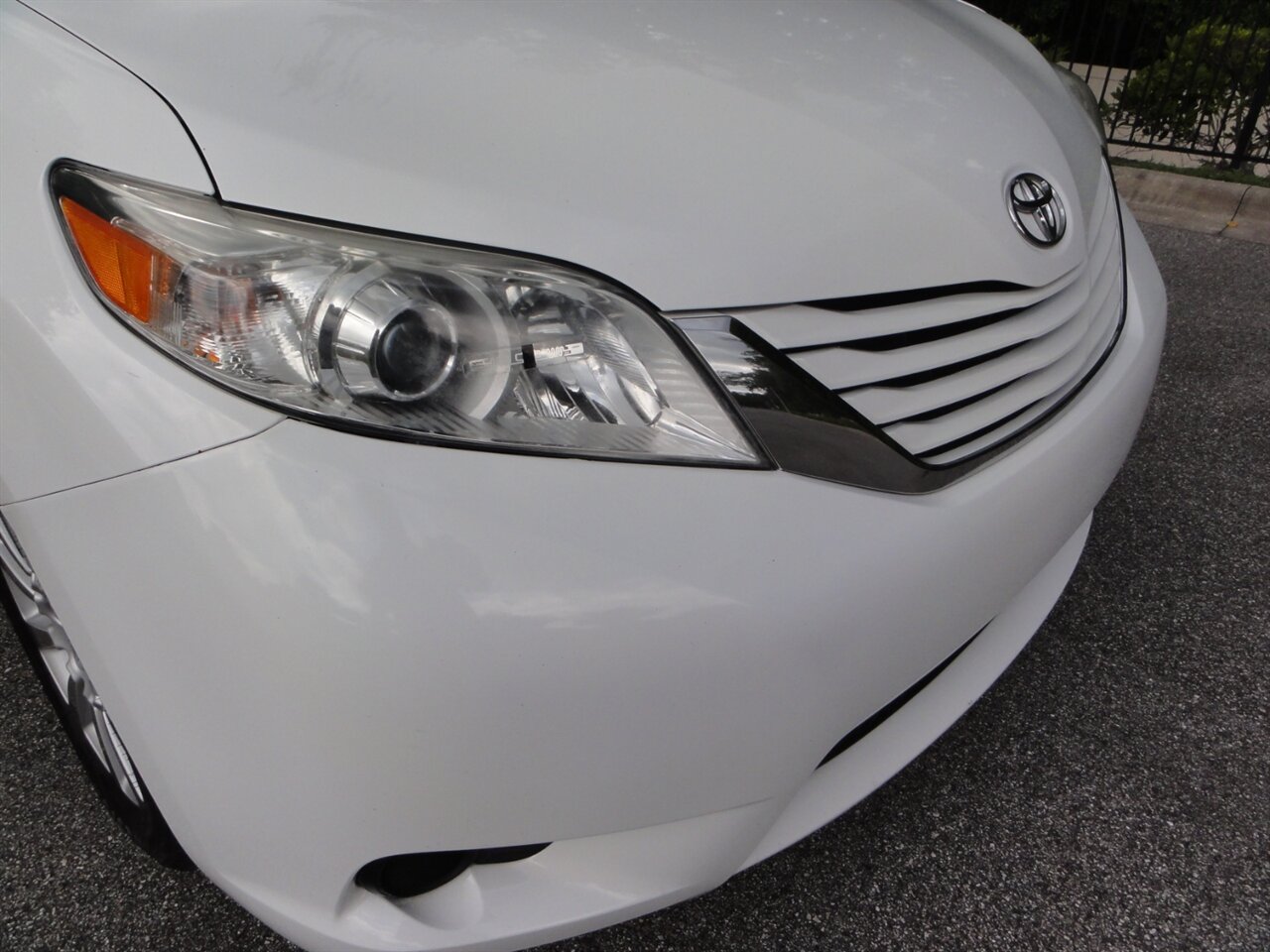 2016 Toyota Sienna LE 7-Passenger All Wheel Drive - Photo 6 - Deland, FL 32720