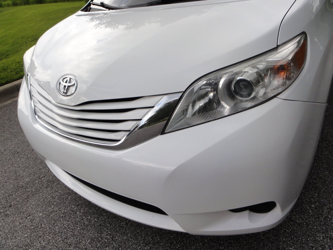 2016 Toyota Sienna LE 7-Passenger All Wheel Drive - Photo 7 - Deland, FL 32720