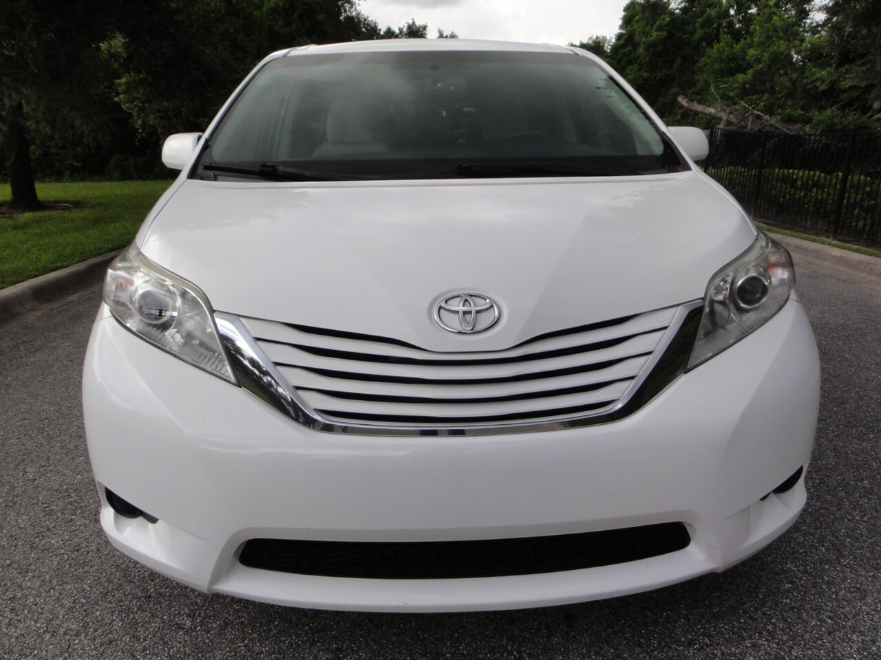 2016 Toyota Sienna LE 7-Passenger All Wheel Drive - Photo 5 - Deland, FL 32720