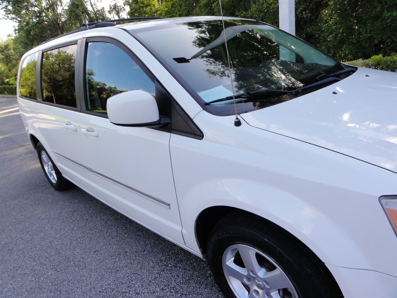 2009 Dodge Grand Caravan SXT   - Photo 10 - Deland, FL 32720