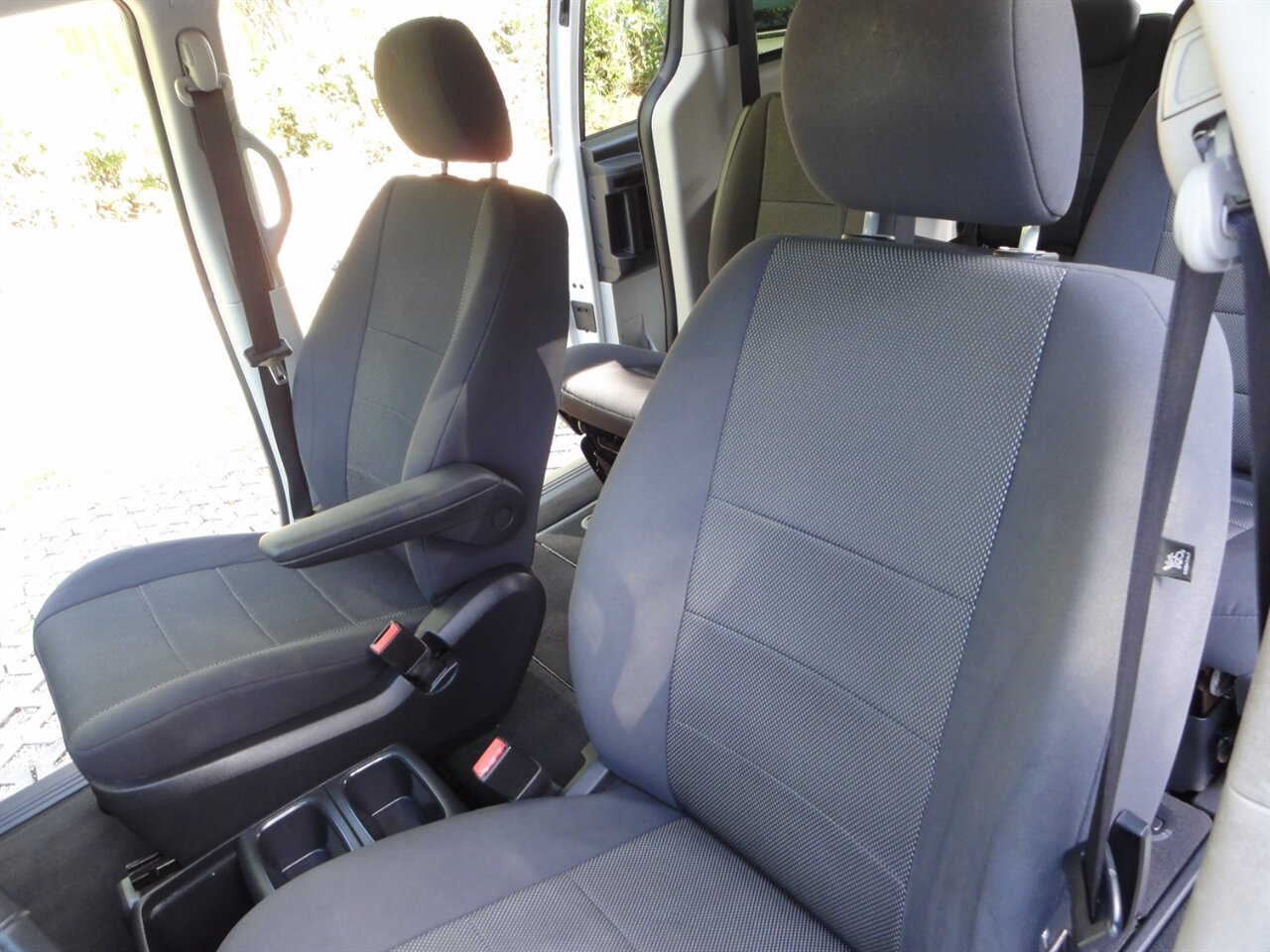 2009 Dodge Grand Caravan SXT   - Photo 35 - Deland, FL 32720