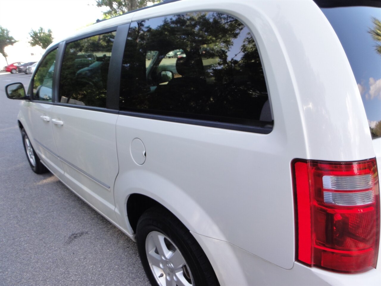 2009 Dodge Grand Caravan SXT   - Photo 14 - Deland, FL 32720